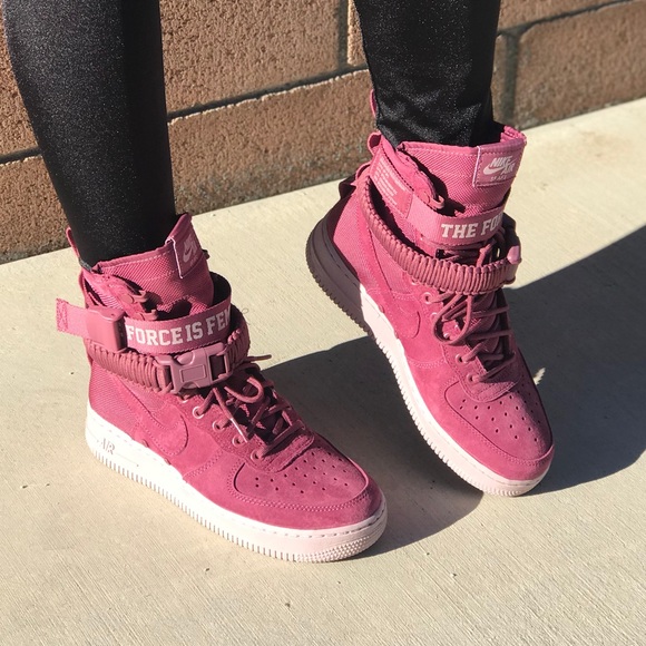 nike sf af1 force is female